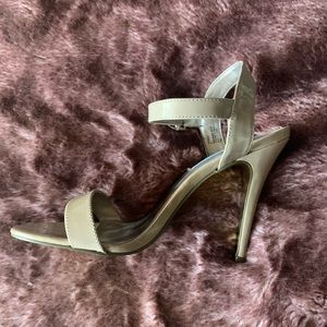 Steve Madden ankle strap nude pump/sandals